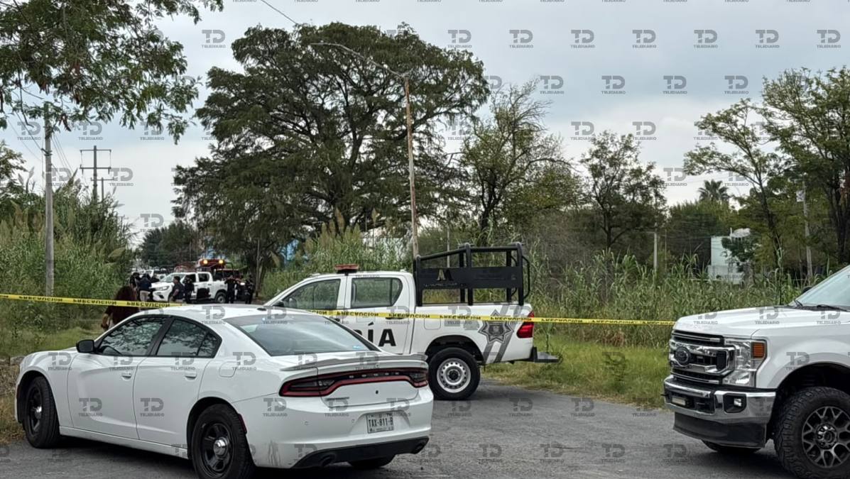 Al arribar al sitio, las autoridades localizaron la camioneta Jeep Rubicon en color rojo con los cuerpos en su interior.