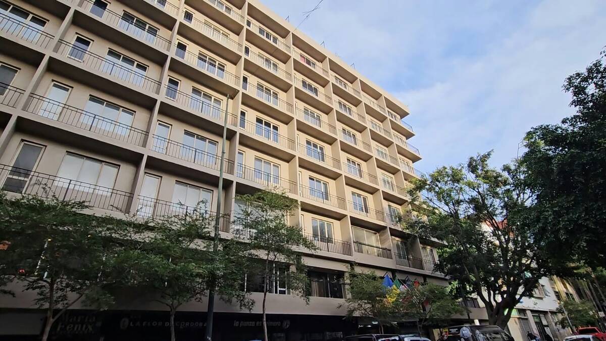 Autoridades investigan las causas de muerte del hombre.