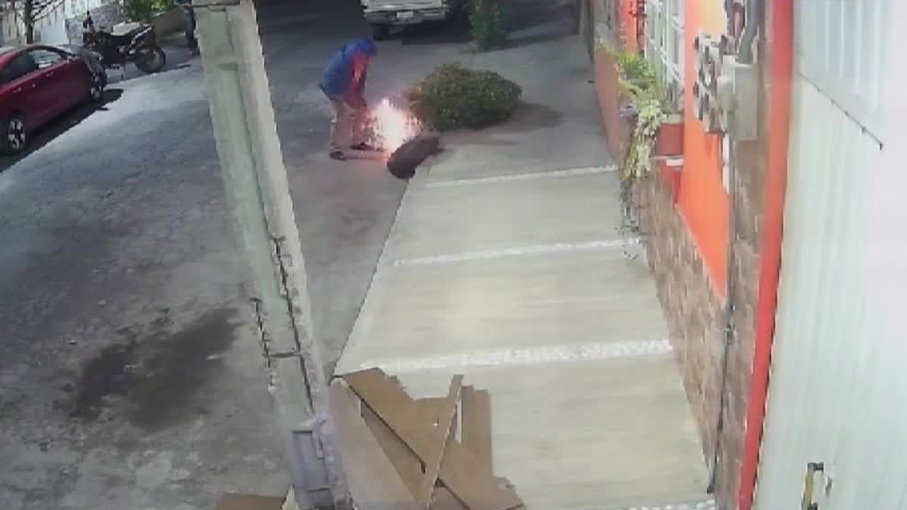 Cohete entra por ventana y provoca incendio en vivienda de Nezahualcóyotl