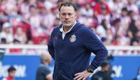 Cómo le ha ido a Gabriel Milito con Chivas ante Atlas.