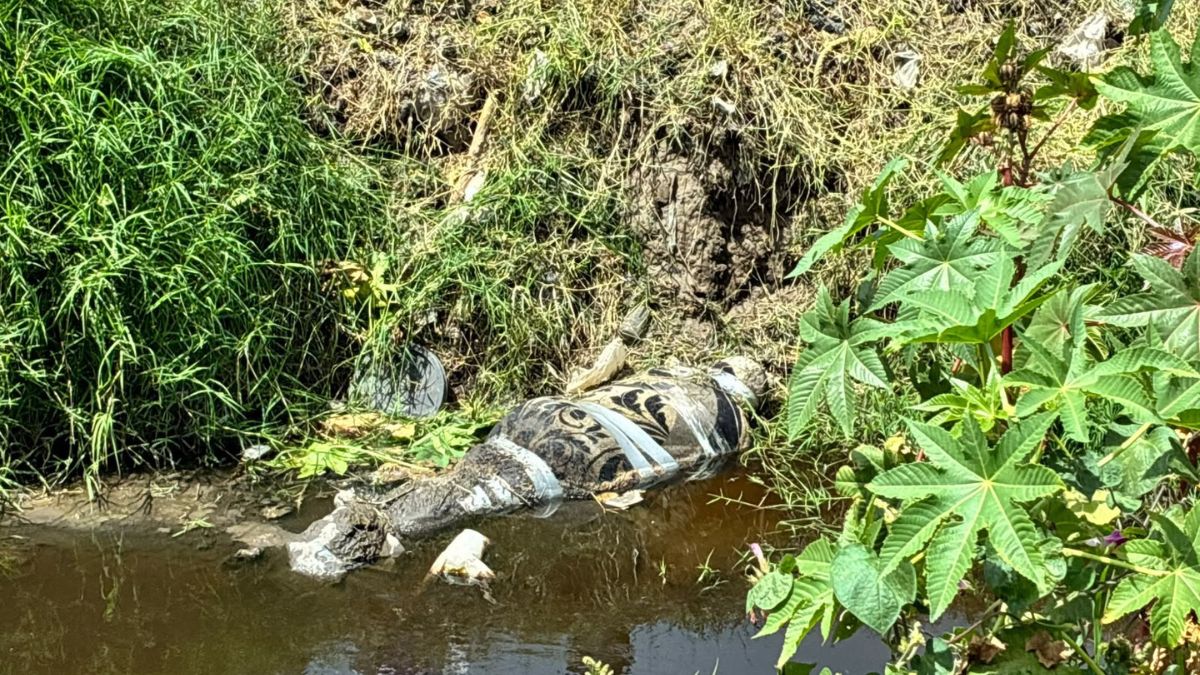 Un cuerpo sin vida fue localizado en canal de aguas negras en límites de Ecatepec y Acolman.