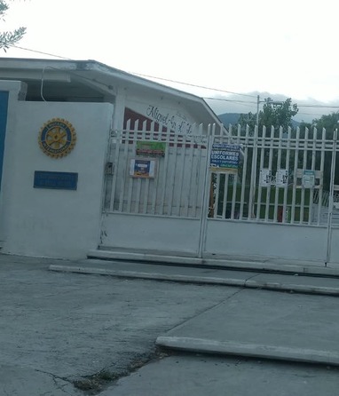 Docentes mantienen comunicación con las familias para dar continuidad a las actividades escolares.