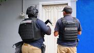 Elementos de la Fiscalía de Jalisco mantienen resguardo de una finca.