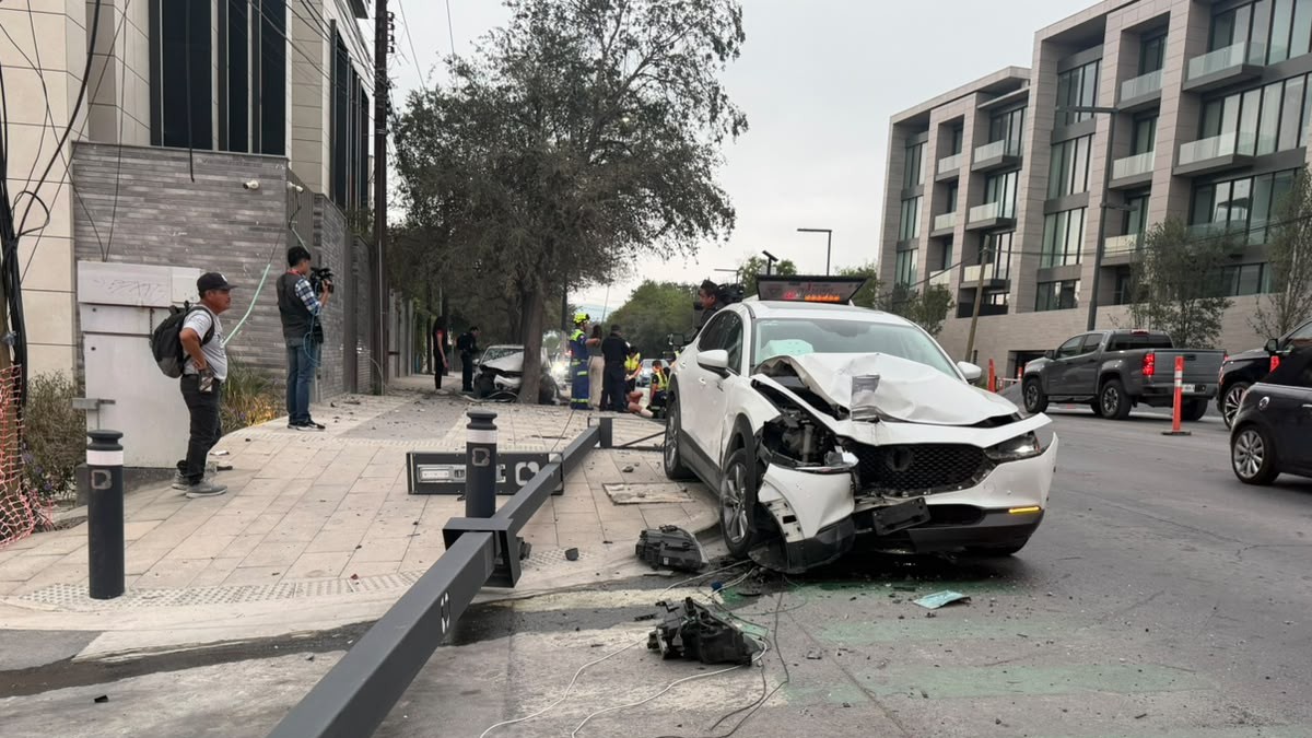 Elementos de Tránsito abanderaron la zona y cerraron el carril de baja velocidad