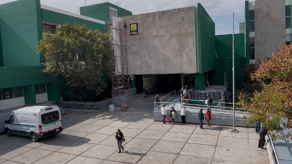 El fallecimiento quedó registrado a las 10:15 horas, mientras permanecía en el área de hospitalización del primer piso de la unidad médica.