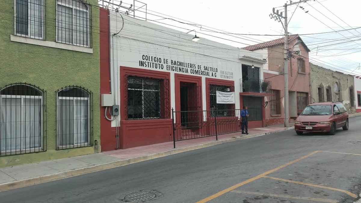 La familia busca que las autoridades educativas garanticen condiciones seguras para la estudiante.