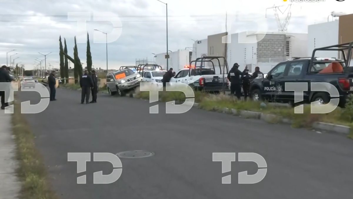 La mujer perdió el control de la unidad tras recibir impactos de bala en Tecámac.