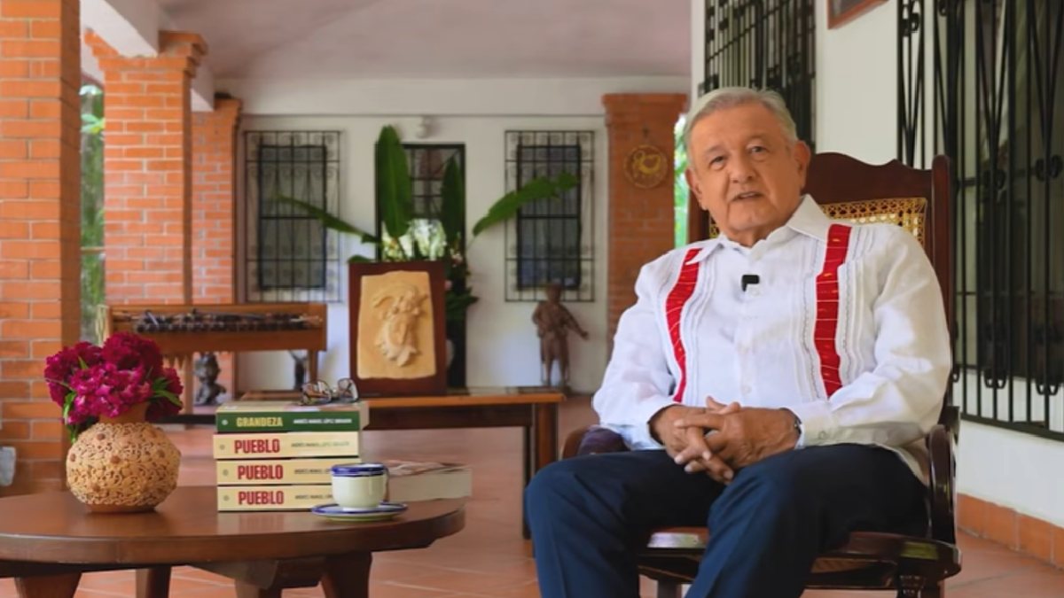 El presidente López Obrador habló de su libro 'Pueblo'