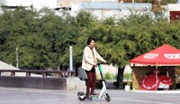 Scooters en Monterrey implican un reto vial. / Luis Guerra