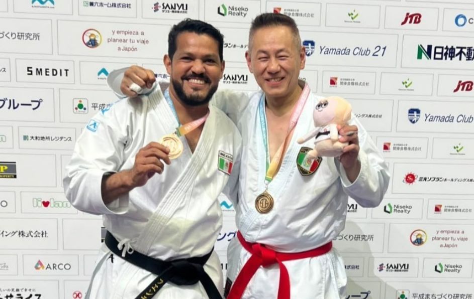 El sensei Guillermo Fuentes Almendariz conquistó la medalla de bronce en Kata Master, encabezando una exitosa delegación estatal de 25 competidores.