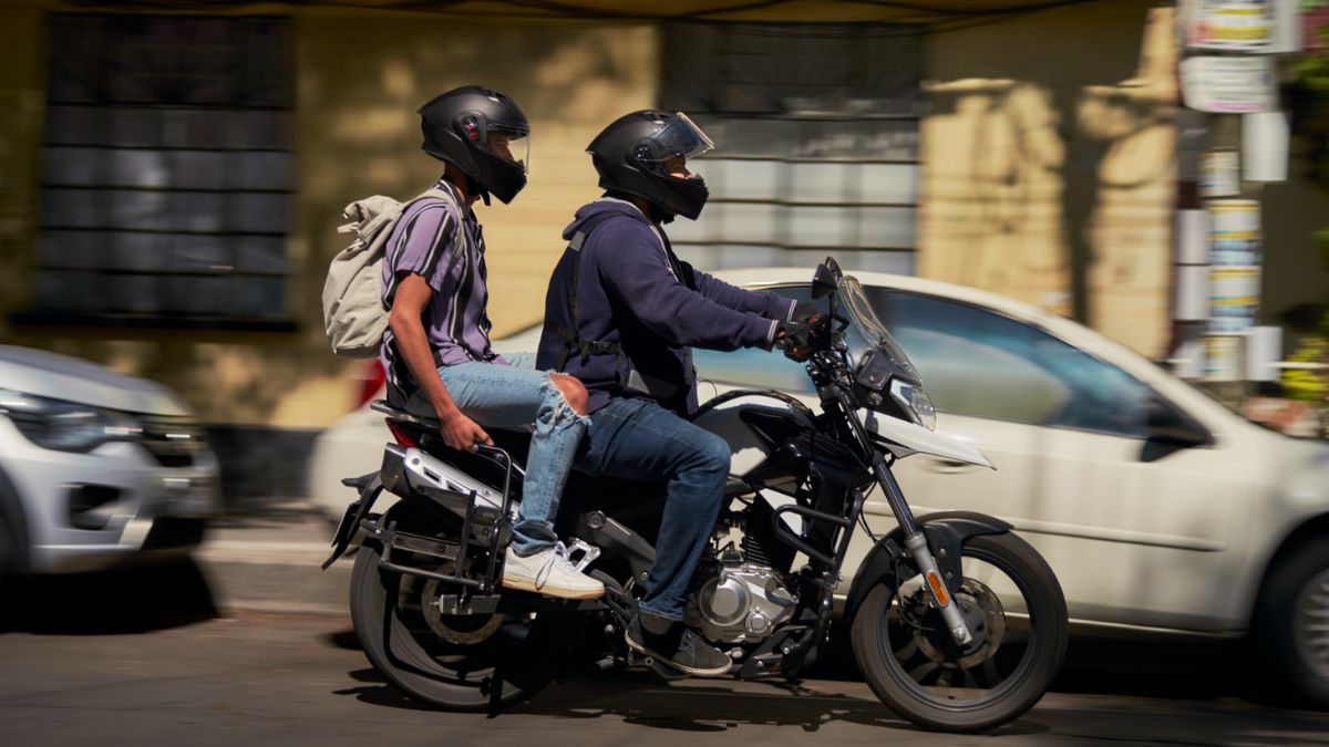 Viajes en moto cerca de universidades, bajo revisión en Jalisco