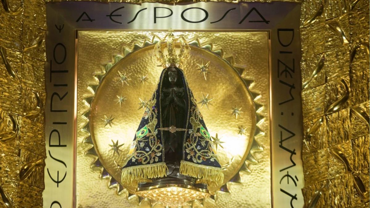 A días de votar en Brasil, Flávio Bolsonaro enfrenta un rumor sobre la Virgen de Aparecida