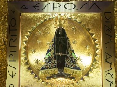 A días de votar en Brasil, Flávio Bolsonaro enfrenta un rumor sobre la Virgen de Aparecida