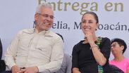 Alfredo Ramírez y Claudia Sheinbaum destacan acuerdos para blindar la industria del aguacate en Michoacán.