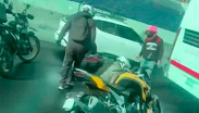 Arrollan a tres motociclistas a la altura del Metro Acatitla y conductor huye