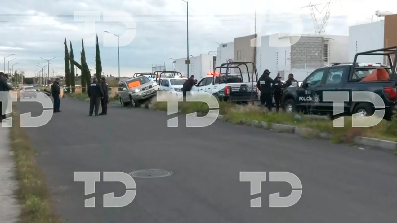 Asesinan a mujer a balazos mientras viajaba en camioneta en Tecámac