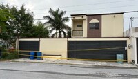 Durante el cateo, las autoridades aseguraron un arma de fuego corta.