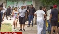 Tras los disparos, estudiantes comenzaron a salir del plantel visiblemente afectados, muchos de ellos en llanto.