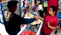 Los dueños del establecimiento difundieron el video del robo para dar con la identidad del presunto ladrón / Cortesía