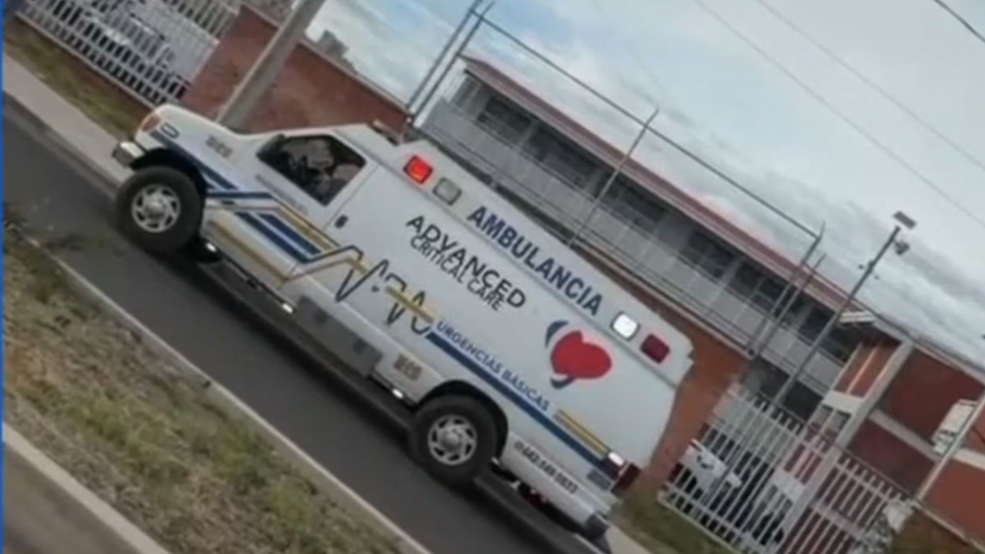 Estudiante ingresa con arma blanca a secundaria de Querétaro y apuñala a cuatro personas. TD Vespertino CdMx, 01 de octubre 2026