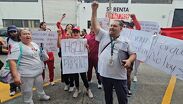 Trabajadores del IMSS en Jalisco protestan por falta de medicamentos y sobrecarga laboral.