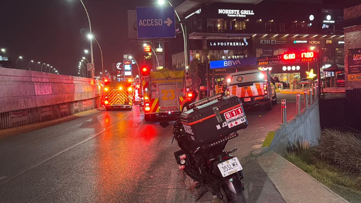 A la zona acudieron elementos de Protección Civil de Monterrey.