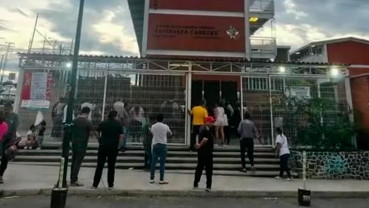 Adolescente ataca a dos alumnos y dos trabajadores en secundaria de Querétaro