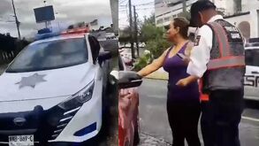 Tras el apoyo de los elementos, la mujer logró llegar sin complicaciones al hospital.