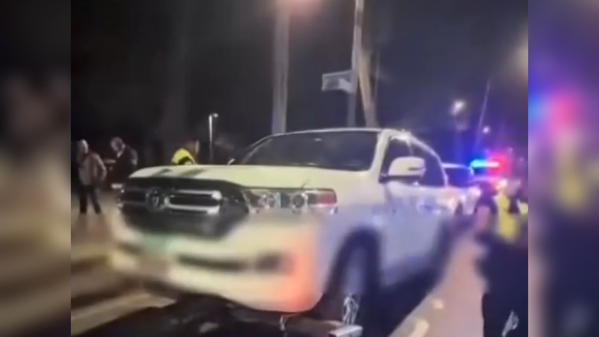 Una conductora fue detenida tras invadir el carril del Metrobús CdMx; debía más de 200 multas.