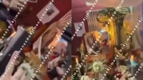 Familiares de 'El Valentín', de La Unión, presumieron armas durante su velorio.