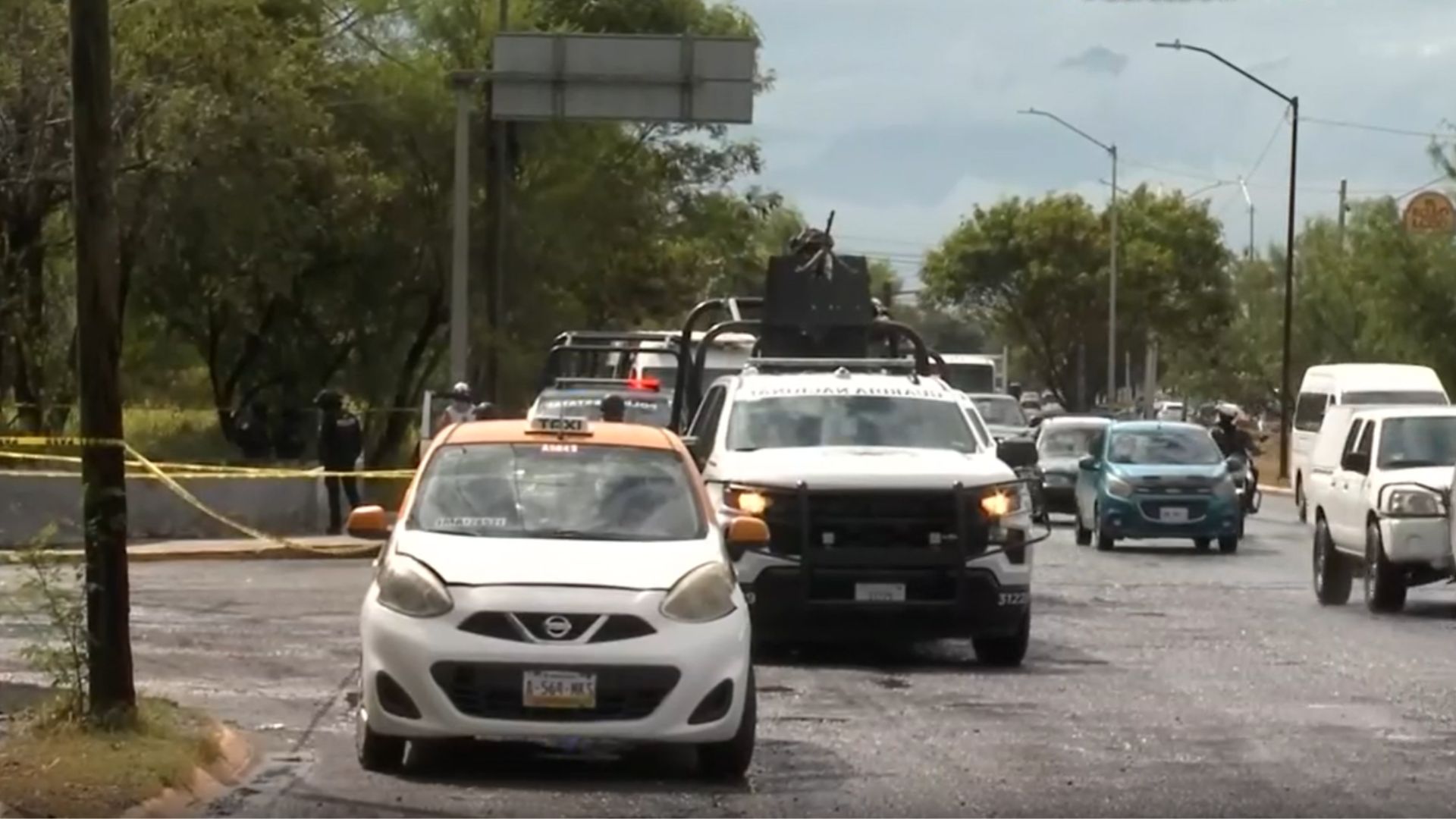Hombre muere ahogado tras fuertes lluvias en canal pluvial de Monterrey