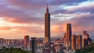 El Día Nacional, denominado popularmente como Doble Diez, conmemora el Levantamiento de Wuchang de 1911.