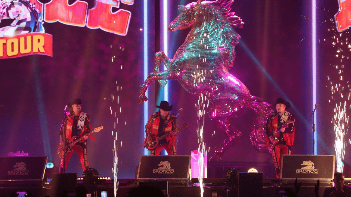 Bronco abarrota la Arena Monterrey con 'El Gran Baile'