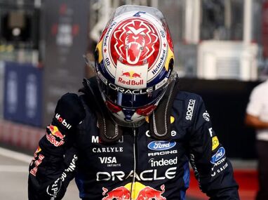 El neerlandés cronometró 1:35.130 para vencer a Lewis Hamilton, mientras que el mexicano Sergio Pérez quedó eliminado en la Q1 con el equipo Cadillac.