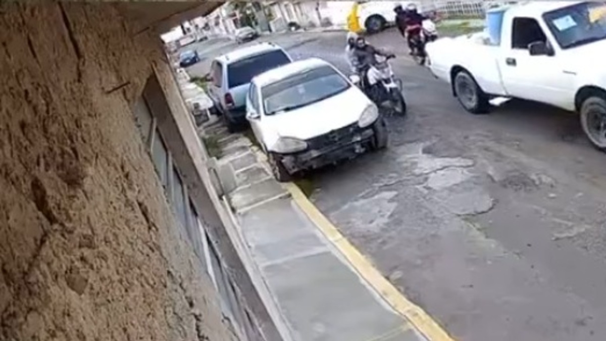 Cuatro personas a bordo de dos motocicletas asaltaron al vendedor de productos de limpieza |
