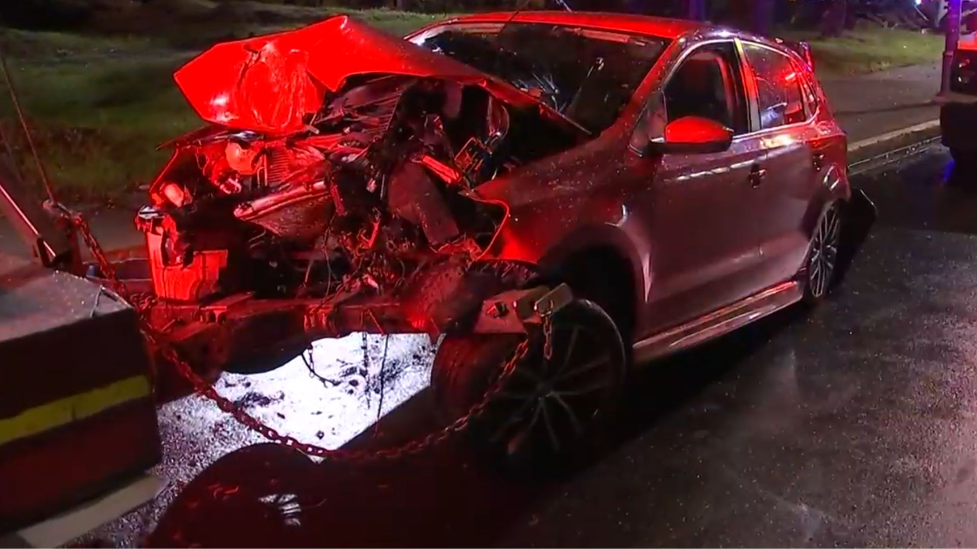 Auto se impacta contra árbol en Periférico e Insurgentes Sur tras circular a exceso de velocidad.TD Fin de Semana Matutino CdMx, 04 de octubre de 2026