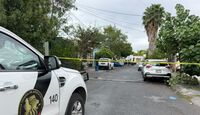Autoridades investigan la muerte de un hombre localizado con una herida y golpes en el cuerpo dentro de un domicilio en Juárez.