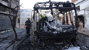 El camión se incendió sobre la calle Pavo en el cruce con la calle Madero | Bomberos de Guadalajara