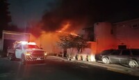 Como medida preventiva, cinco personas fueron evacuadas de las viviendas aledañas.