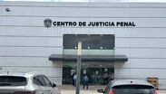 A puerta cerrada, un juez del Centro de Justicia Penal de Torreón define la situación jurídica de los hermanos de 18 años.