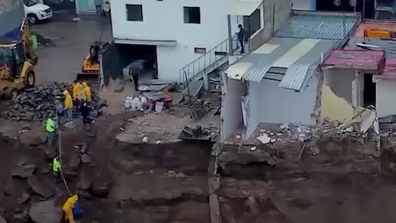 ¡Alerta en Guatemala! Puente en riesgo inminente de colapso debido a las fuertes lluvias
