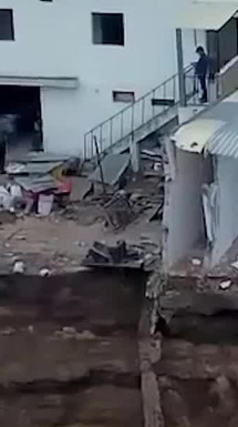 ¡Alerta en Guatemala! Puente en riesgo inminente de colapso debido a las fuertes lluvias