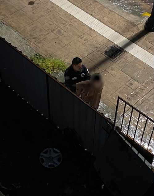 El individuo fue detenido y posteriormente trasladado ante el Ministerio Público, donde se determinará su situación legal.