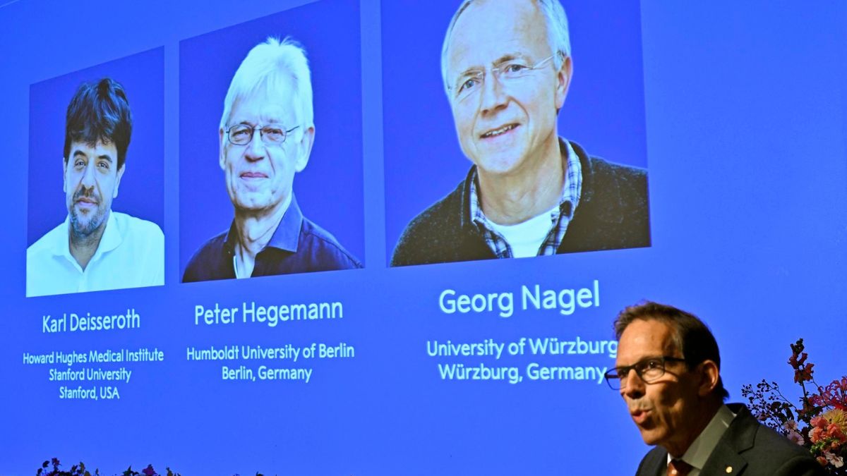 Karl Deisseroth, Peter Hegemann y Georg Nagel fueron los ganadores del Premio Nobel de Fisiología o Medicina de 2026.