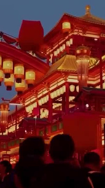 Miles de faroles transforman calle de Tangshan en un mágico paraíso luminoso durante la Semana Dorada