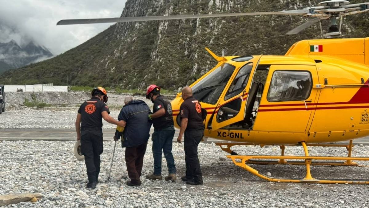 Rescatistas trasladaron vía aérea a una persona de la tercera edad incomunicada en El Pajonal.