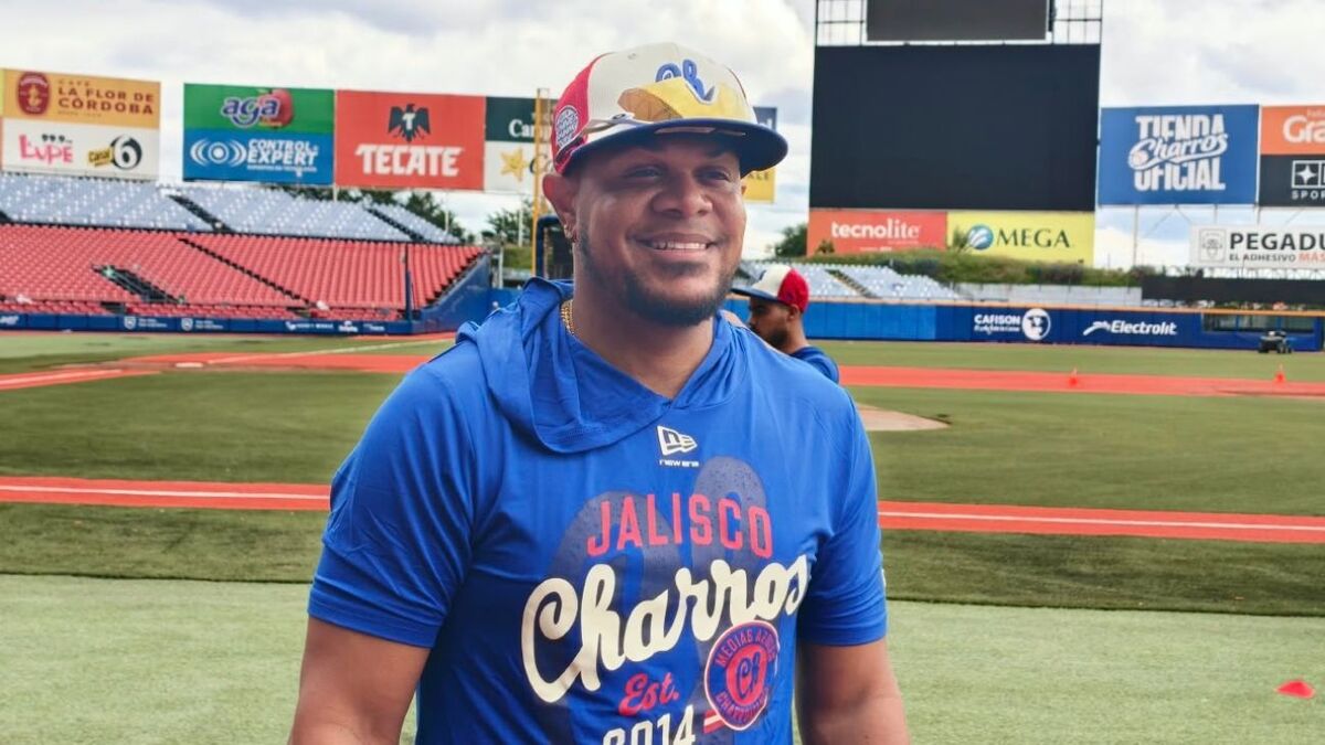Reynaldo Rodríguez reportándose en el entrenamiento de pretemporada de Charros de Jalisco