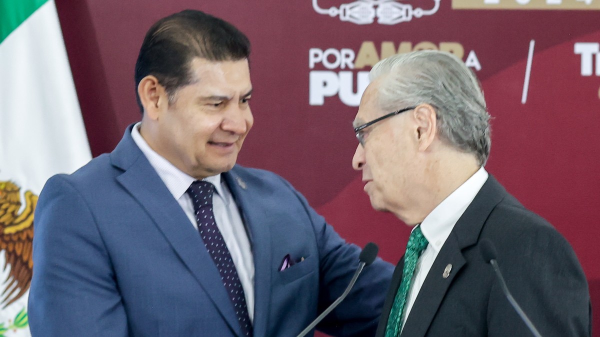 Roberto Jenkins, miembro del Patronato, y el gobernador Alejandro Armenta revelaron la donación durante conferencia de prensa / Agencia Es Imagen