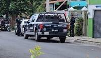 La víctima terminó con heridas de bala en el cráneo y en una de sus manos mientras caminaba por la calle