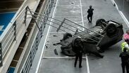 El auto cayó desde el segundo piso de la plaza comercial ubicada al sur de Ciudad de México.